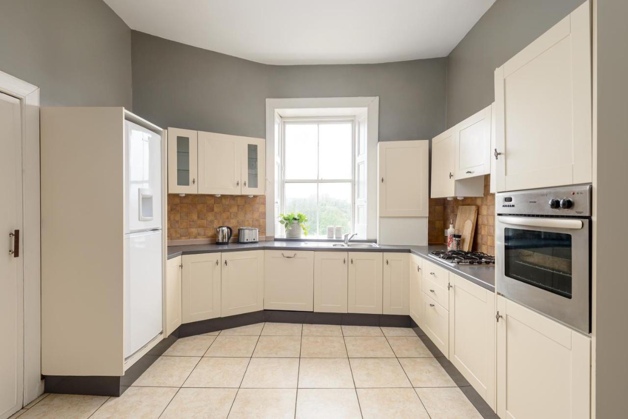 2 Bed Old Town Apartment - Next To Castle Edimburgo Exterior foto